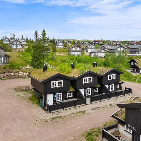 Feriehus Ski-in Out Timber With Sauna Trysil